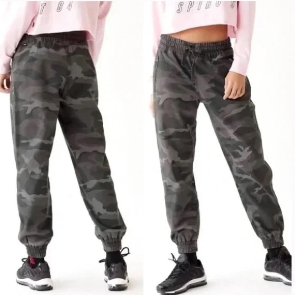 Aritzia Tna Camouflage Cargo Jogger Pants